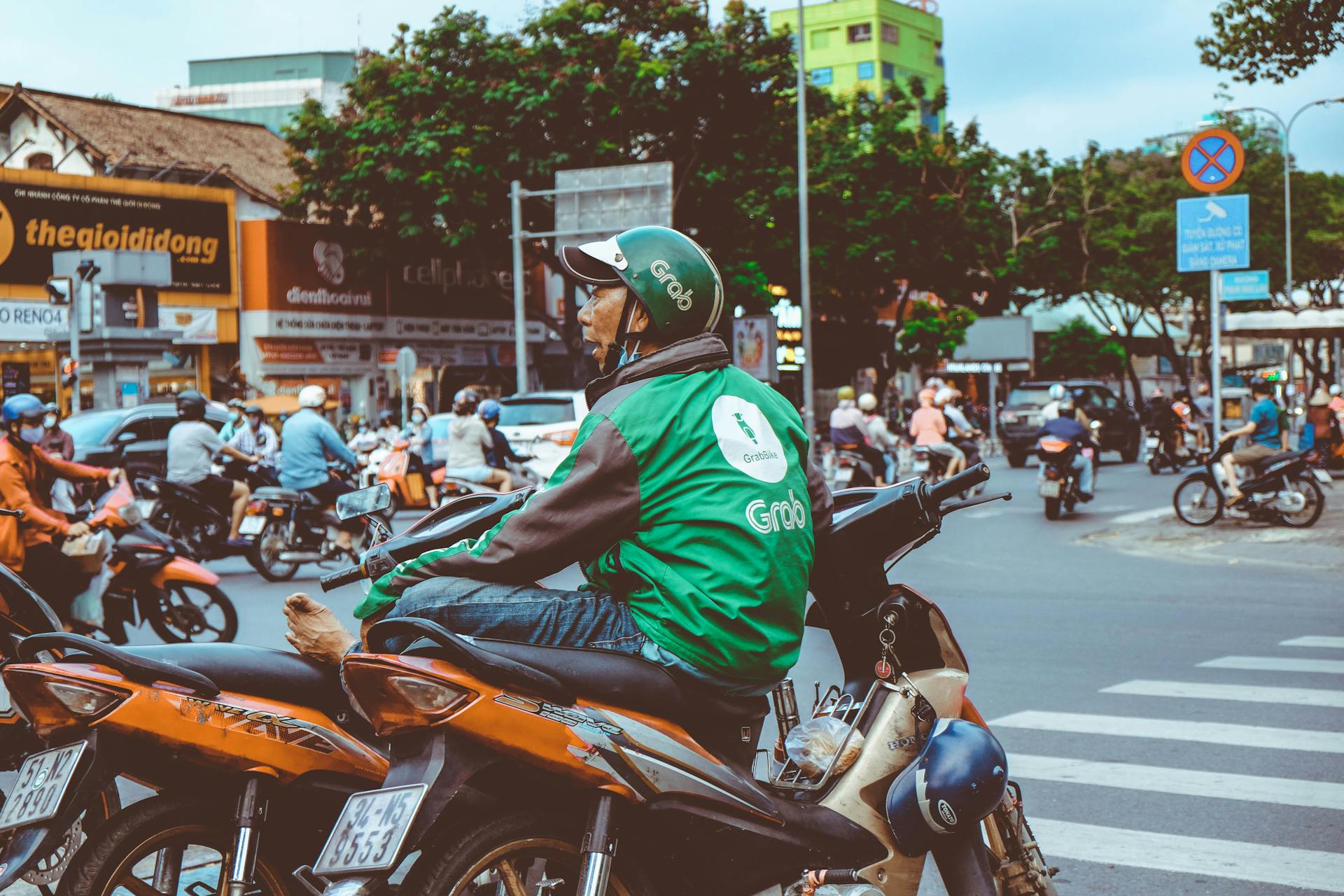 grab-vs-gojek-vs-taxi